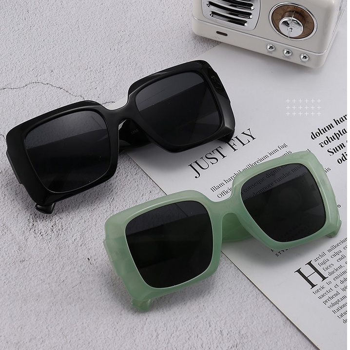 Kính mát gọng vuông lớn chống tia UV độc đáo thời trang