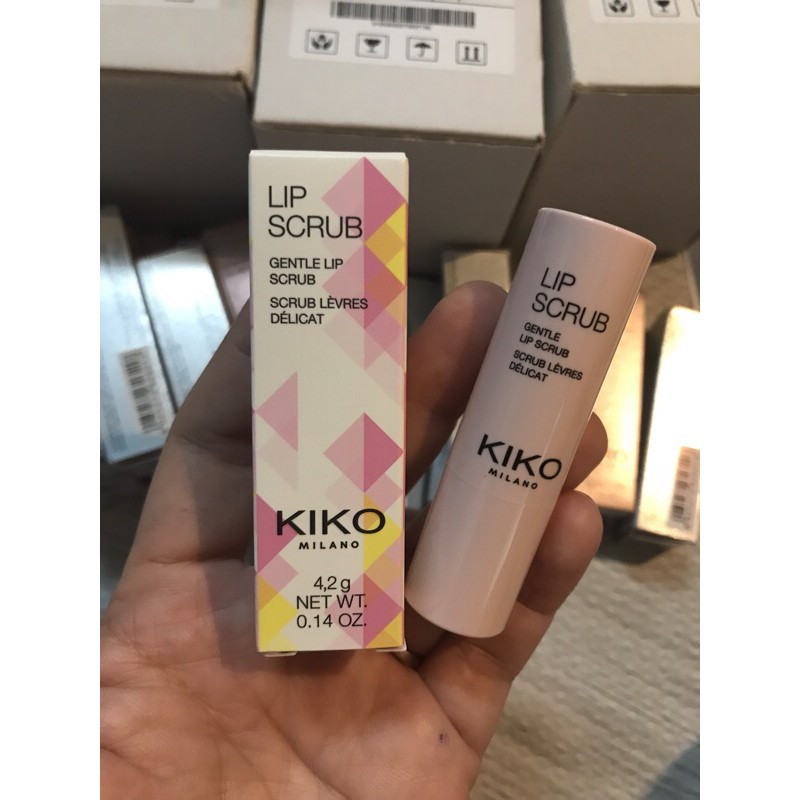 Kiko_Tẩy da chết cho môi dạng thỏi Mẫu mới | BigBuy360 - bigbuy360.vn