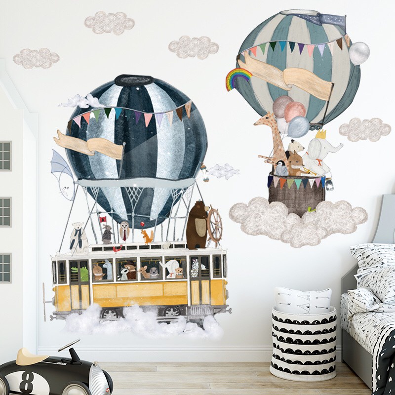 Decal trang trí tường - 2 Chiếc khinh khí cầu và những bạn thú