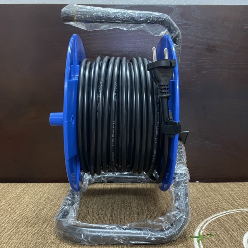 Ổ Cắm Kéo Dài Quay Tay Kiểu Rulo LiOA QT30-2-15A 30m Xách Tay Quay Tròn