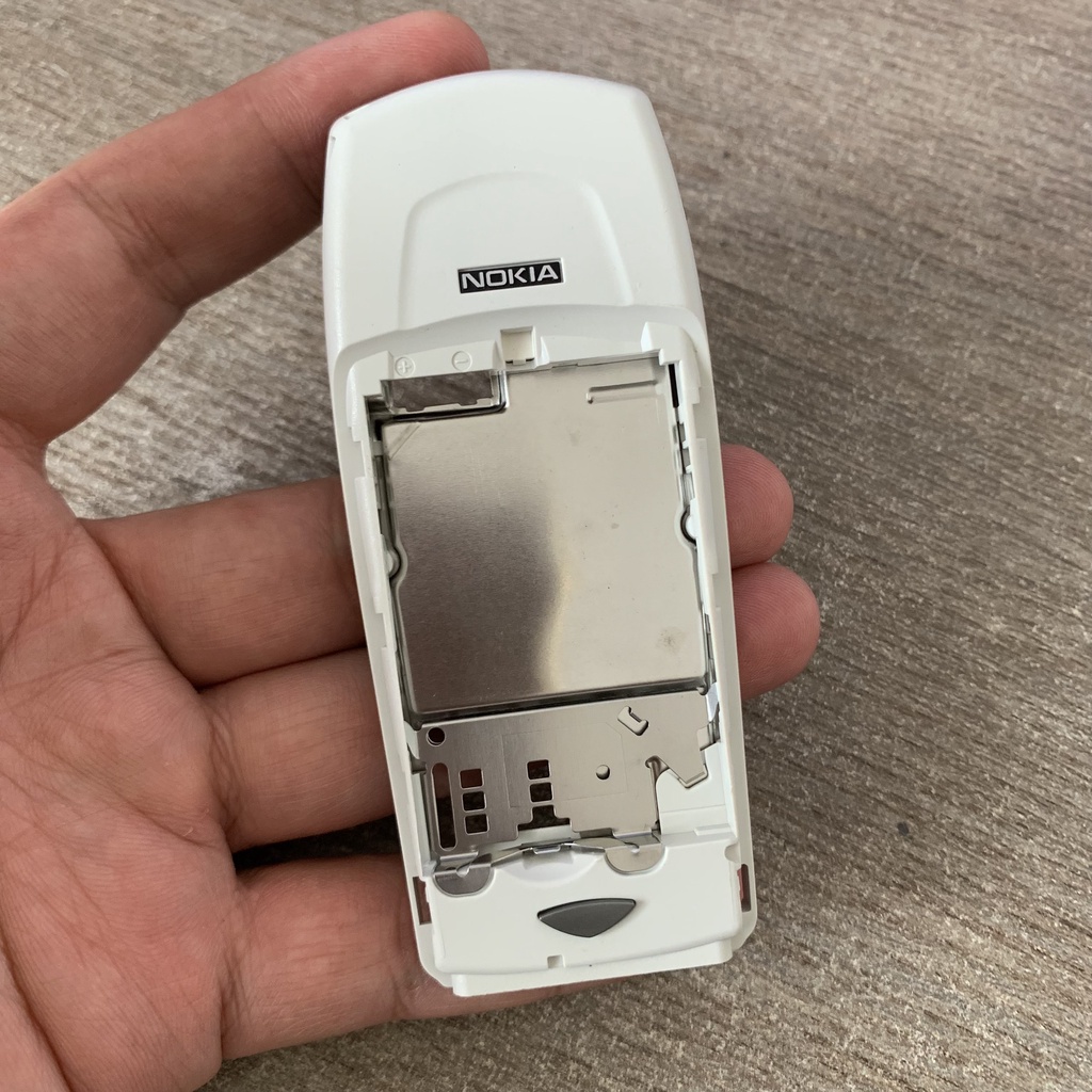 Khung sườn Nokia 6100 zin xịn chính hãng, dùng thay thế cho Nokia 6100 bể hỏng trầy xước. Chuẩn sưu tầm. ZIPOKA.