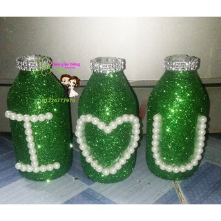 Bình hoa chữ I lOVE U màu xanh lá phủ kim tuyến