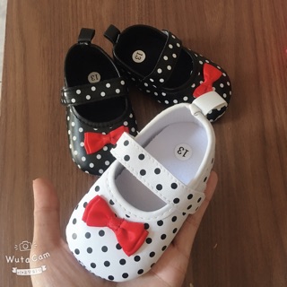 Giày búp bê chấm bi cho bé gái
