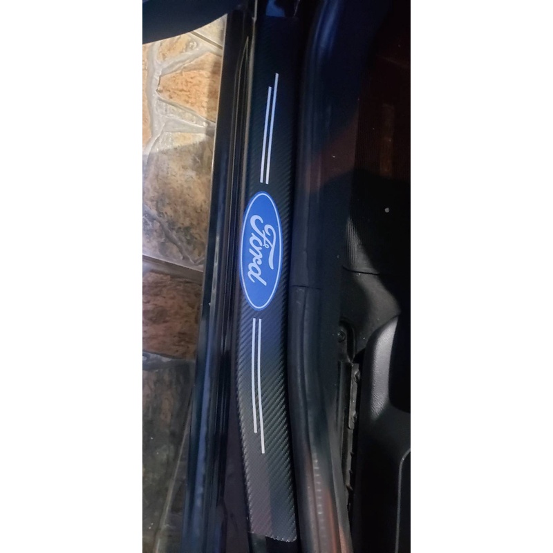 Miếng Dán Bảo Vệ Đuôi Xe Hơi Họa Tiết Sợi Carbon Cho Ford Ranger Fiesta Focus Everest Ecosport