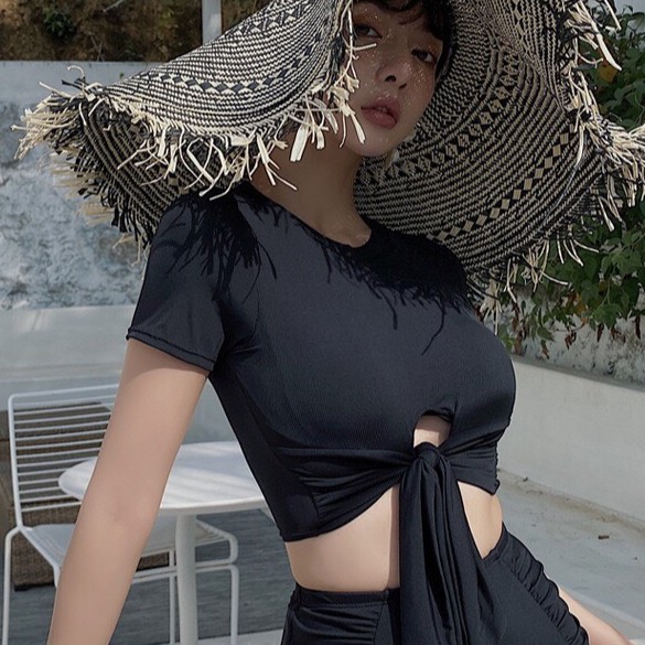Bikini 2 mảnh áo tay ngắn cột nơ bụng kín đáo, chất liệu co dãn thoải mái