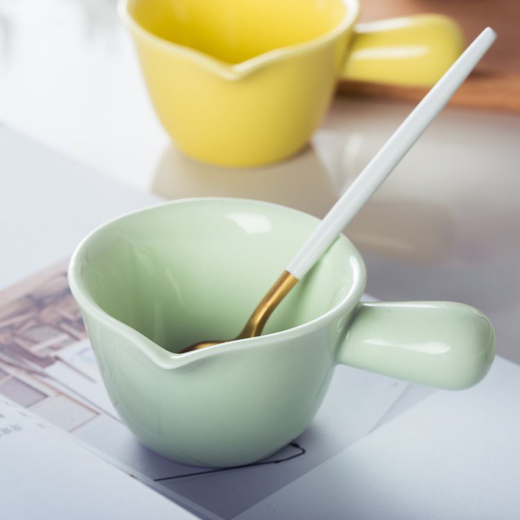 Bát sứ ăn dặm hình gáo tay béo 80ml - Nhiều màu