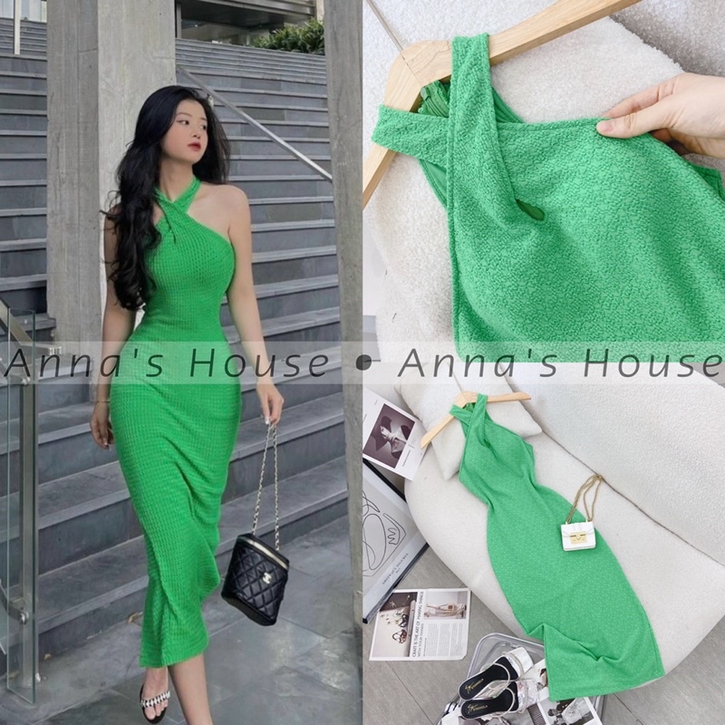HÌNH THẬT - Đầm body xanh lá cổ yếm xoắn