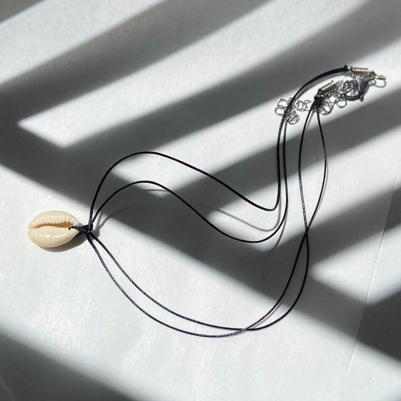 VÒNG CỔ VỎ SÒ NHỎ DÂY DA MẢNH MOONFIRE