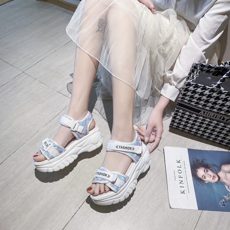 ( 2 MÀU ) Sandal Nữ Quai Dán Fashion Ánh Kim Cực Xinh Đế Độn Êm Hot Trend
