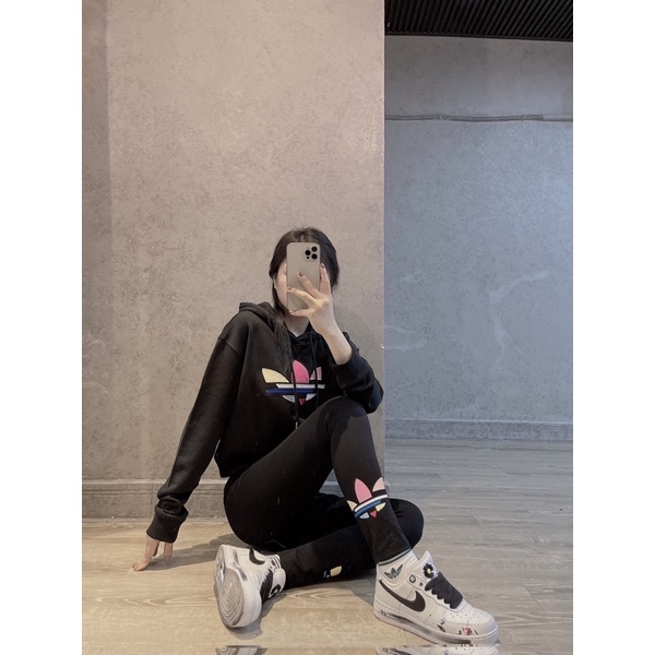 Áo Nỉ Adidas Originals adicolor cropped hoodie in black