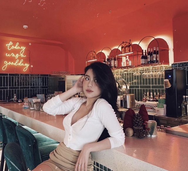 Free ship_Áo croptop tay dài 3 nút cổ V