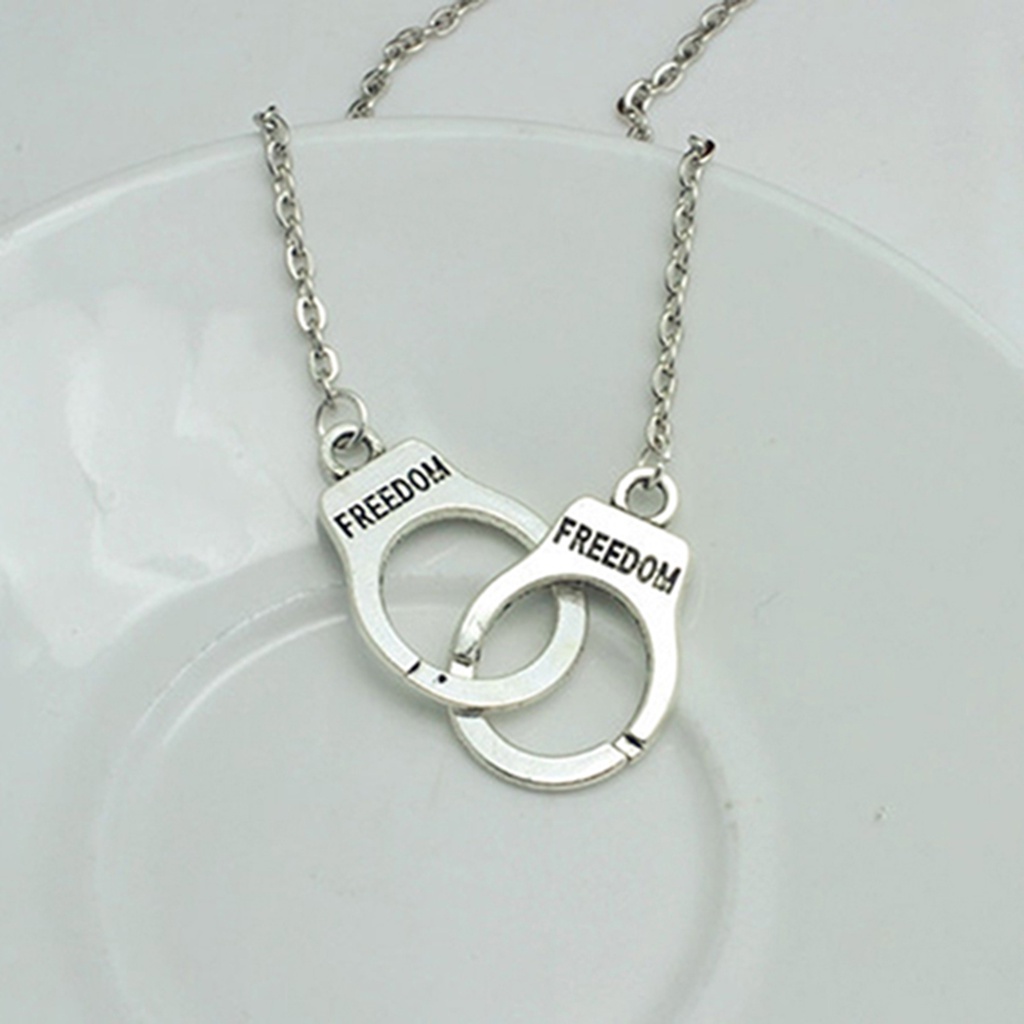 Dây chuyền mặt hình còng tay sáng tạo phong cách cho nữ