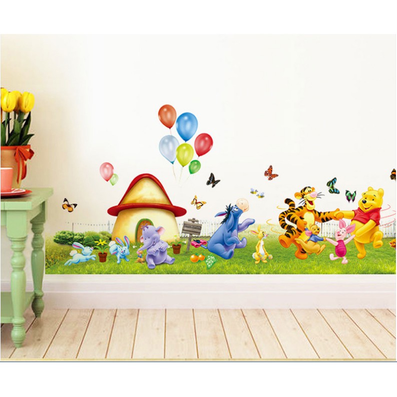 Decal trang trí tường Gấu POOH vui vẻ cùng các bạn ở nhà Nấm