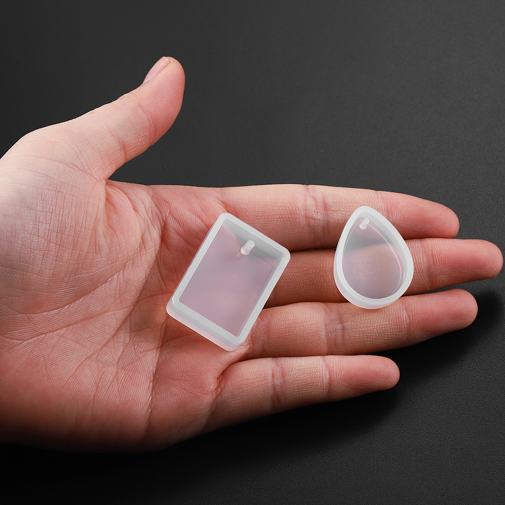 Khuôn silicon làm mặt dây chuyền thủ công