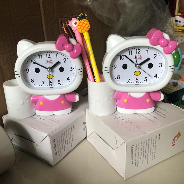 Đồng hồ để bàn chức năng xem giờ báo thức có lọ đựng bút hình mèo Hello kitty