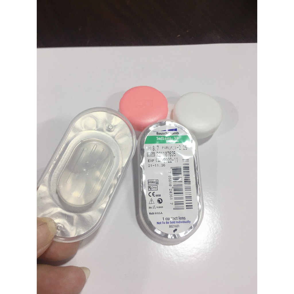 Lens Soflens 38 3 month Bausch &amp; Lomb không màu, lens dùng 3 tháng Mỹ- DIA:14mm- cận từ -1 độ đến -9 độ- Tặng khay.