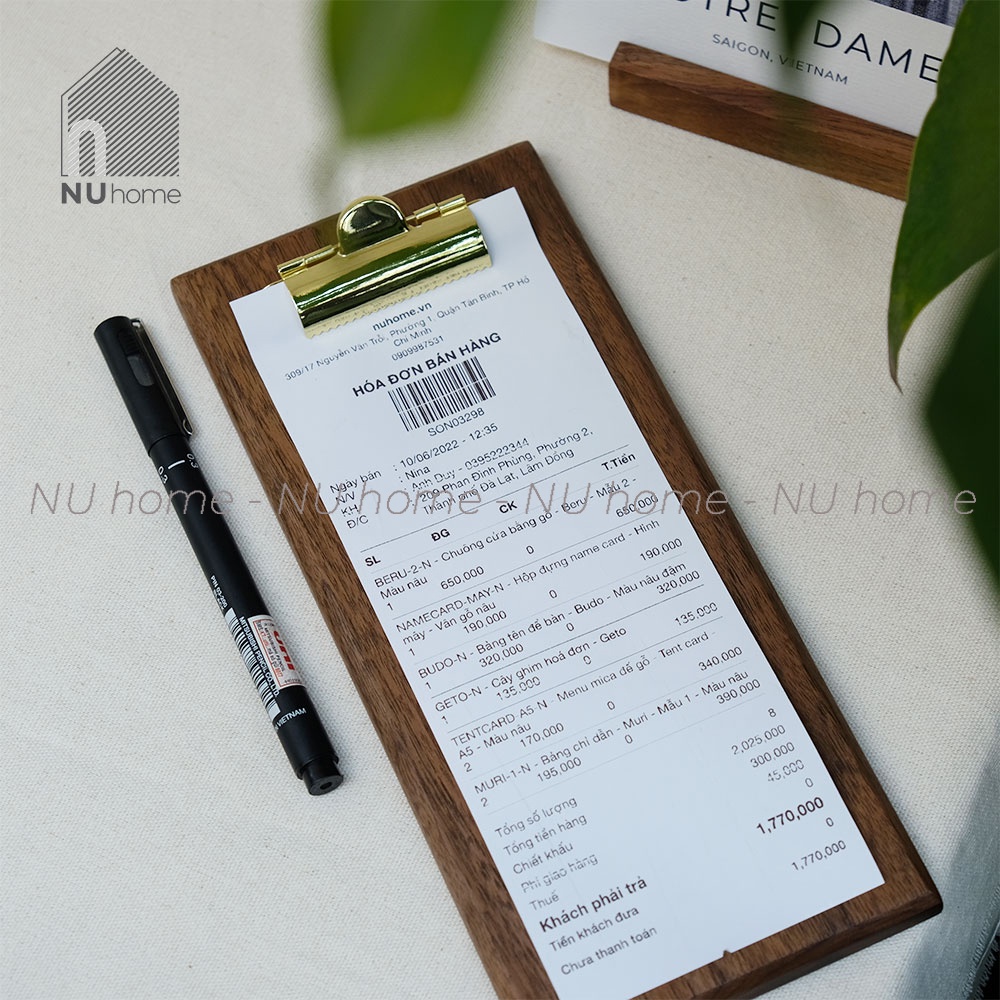 nuhome.vn | Kẹp menu giấy, kẹp hoá đơn tính tiền bằng gỗ - Manzo, được thiết kế đơn gian bằng chất liệu gỗ cao cấp