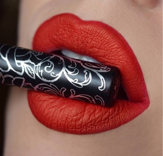 Son Kat Von D màu Outlaw