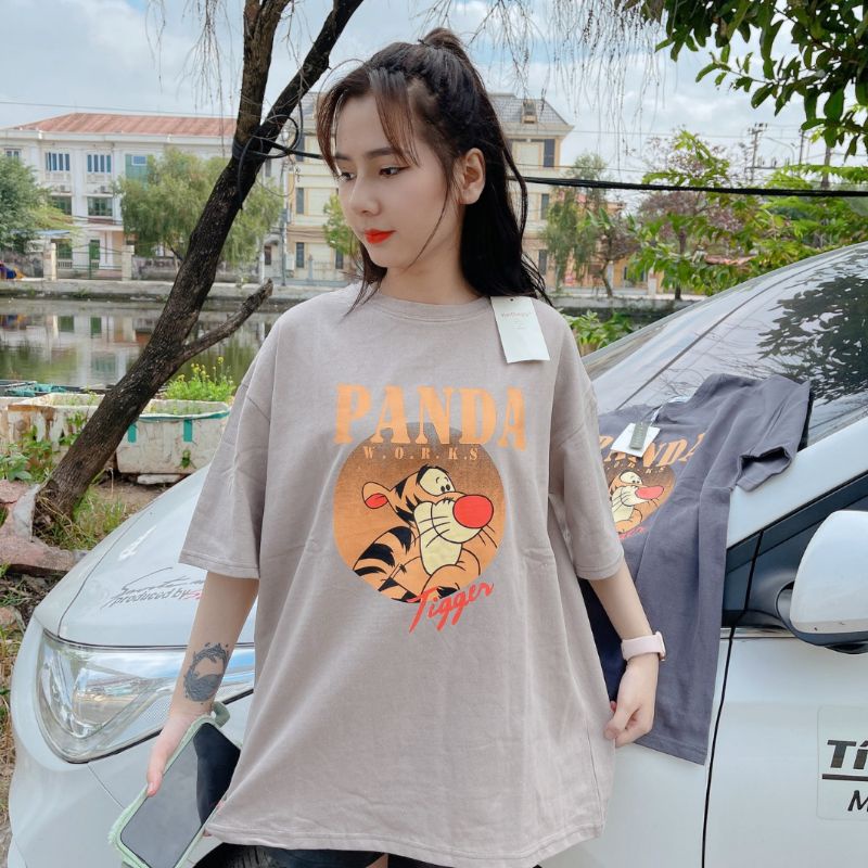 Áo phông tay lỡ in hình panda ảnh video shop tự chụp