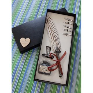 Vân_Bộ bút lông vũ có kèm mực và cắm bút