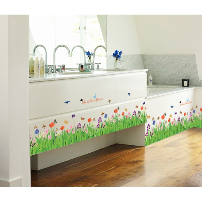 Decal trang trí chân tường Hoa sắc màu và bướm