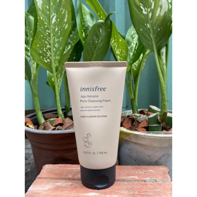 Sữa rữa mặt tro núi lửa Cleansing Foam JEJU VOLCANIC