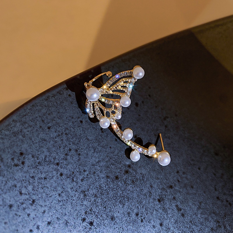 Hoa tai mạ bạc 925 hình bướm gắn ngọc trai giả sang trọng