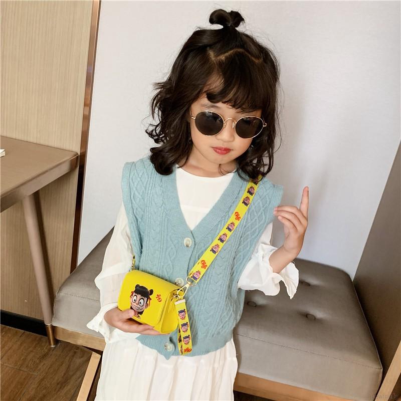 Túi đeo chéo làm từ da PU với họa tiết hoạt hình