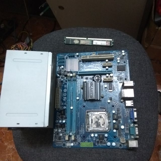 Combo main g31 + ram 4gb + nguồn giá 500k