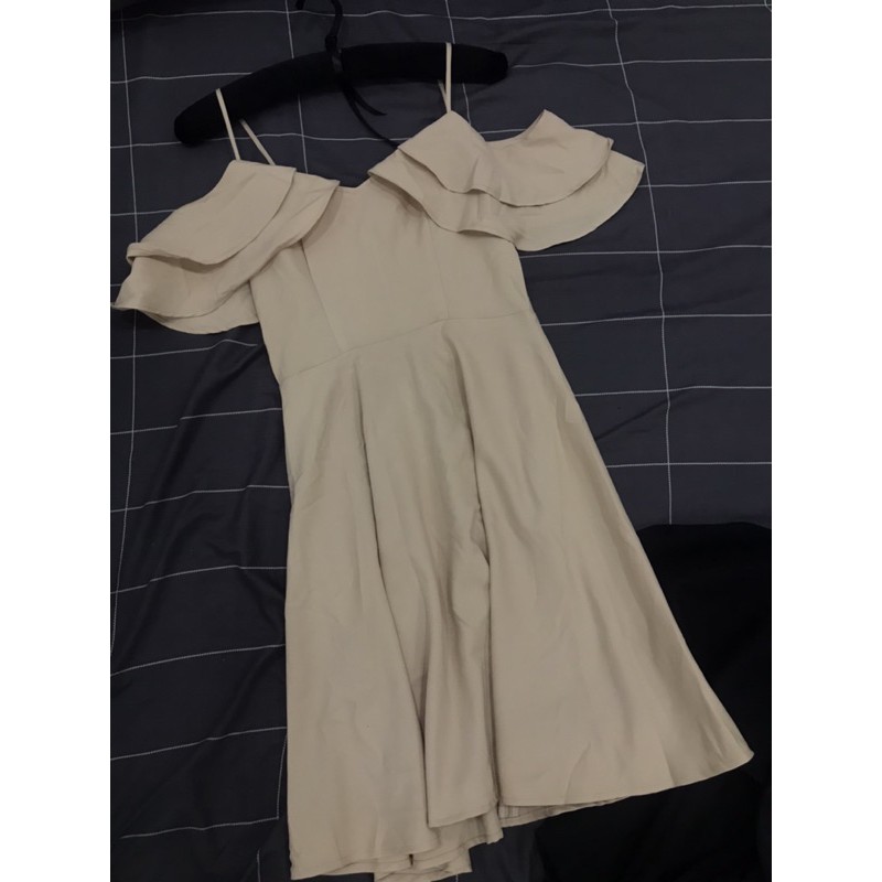 Đầm chushopee rớt vai