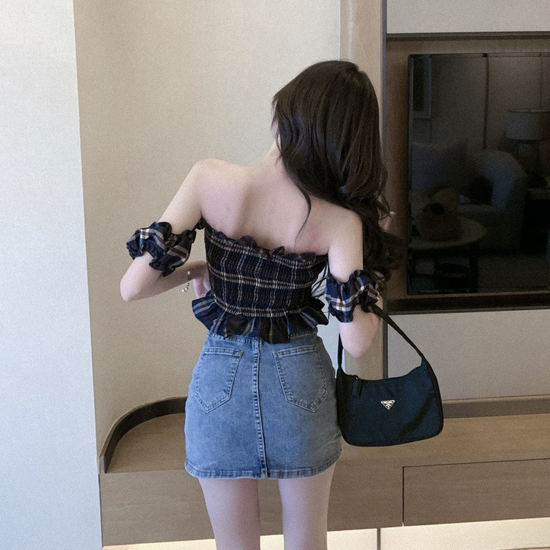ÁO TRỄ VAI CROPTOP