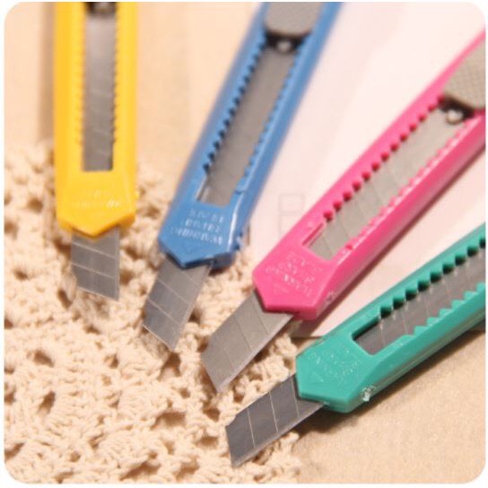 Dao rọc giấy decal dán kính, dán tường nhỏ gọn tiện lợi cán nhựa an toàn mini