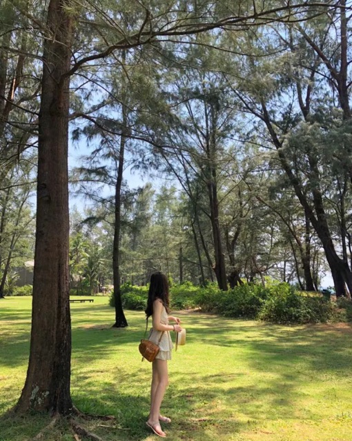 Váy 2 dây chấm bi