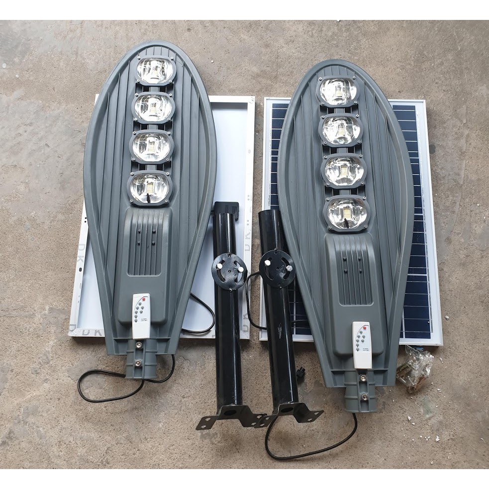 Đèn đường led 200W năng lượng mặt trời Pin 54A, 4 mắt led