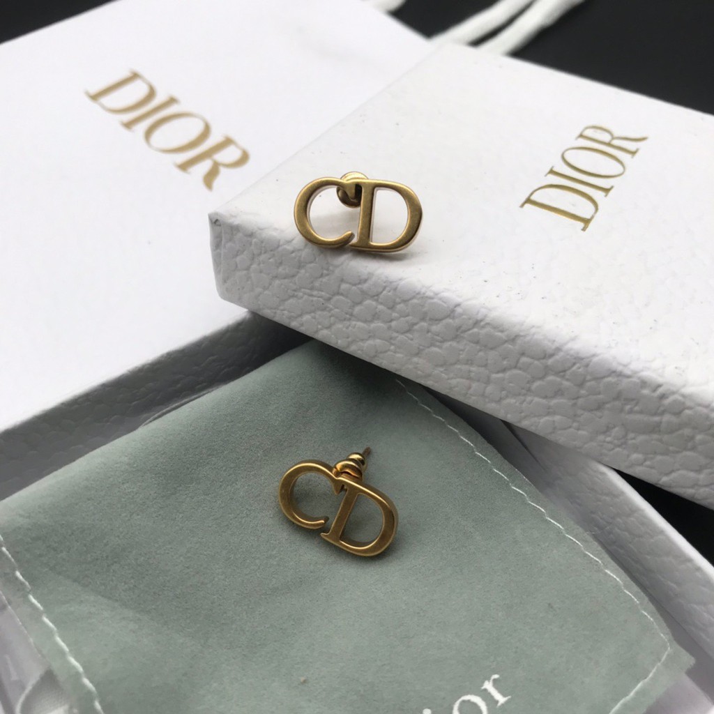 Bông tai tạo hình chữ cái đơn giản thời trang