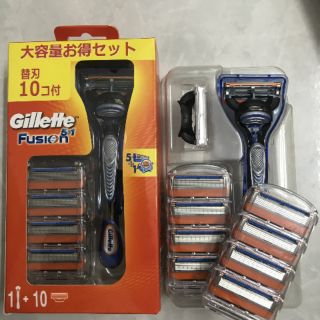 Sét cán dao kèm 10 lưỡi thay thế dao cạo râu Gillette Fusion 5+1 Nhật bản