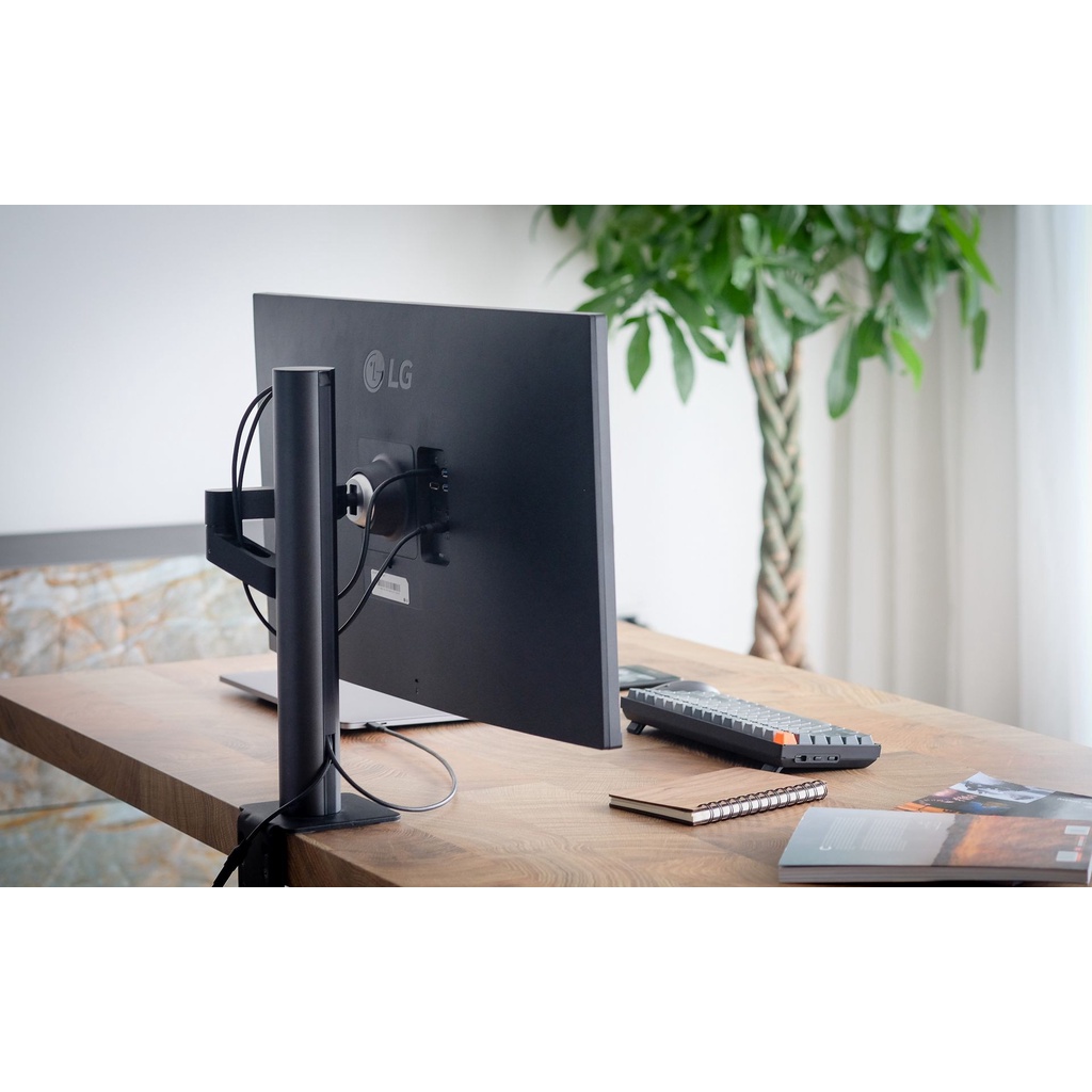 Màn hình máy tính LG UltraFine™ UHD 31.5'' IPS HDR 10 USB Type-C™ Ergo stand 32UN880-B