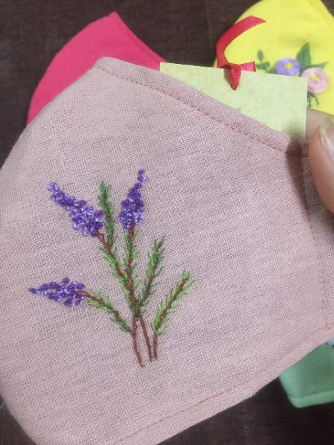 Khẩu trang thêu handmade | BigBuy360 - bigbuy360.vn