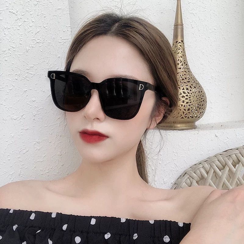 Kính râm nam nữ thời trang đi biển mẫu mới chữ D phong cách cá tính siêu ngầu KTT10 là