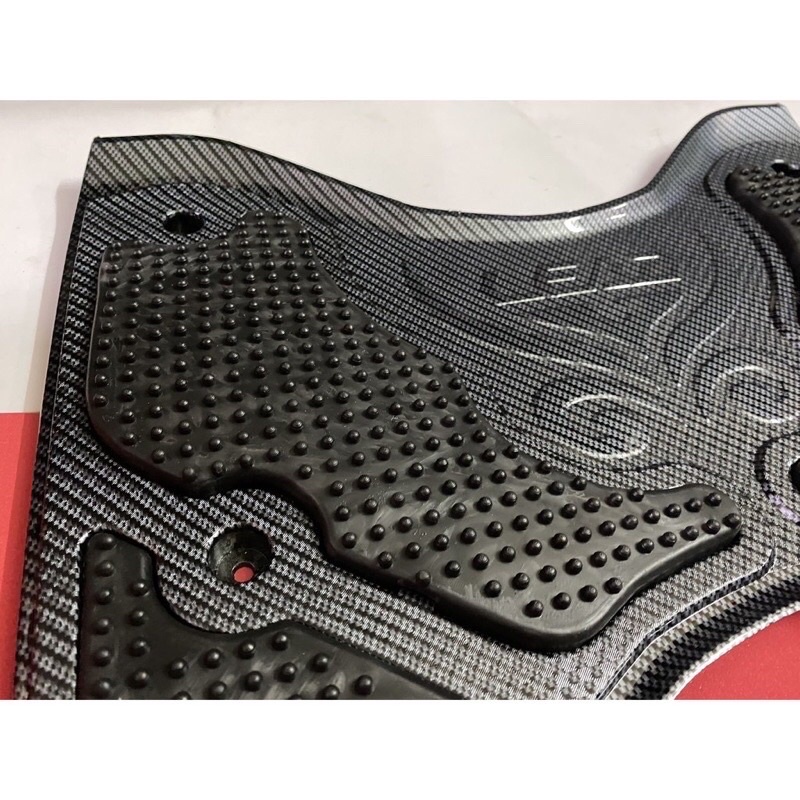 thảm để chân xe lead 2018-2021 nhựa carbon cực đẹp ( tặng kèm ốc bắt)