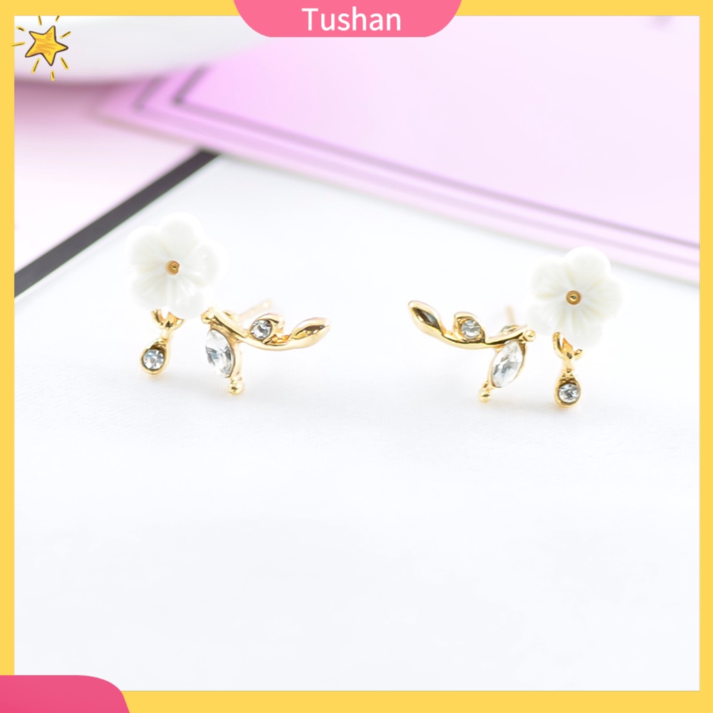 Hoa tai họa tiết thiết kế hình hoa đính đá lấp lánh