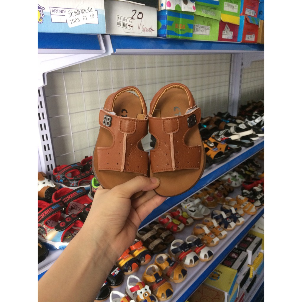 sandal bé trai size 21-25 da mềm đèn led