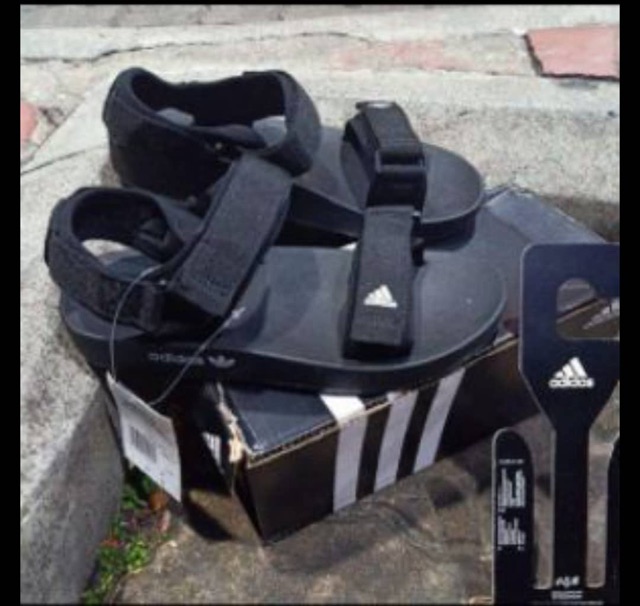 Sandal Adidas Phong Cách Thể Thao Năng Động Cho Nam Nữ