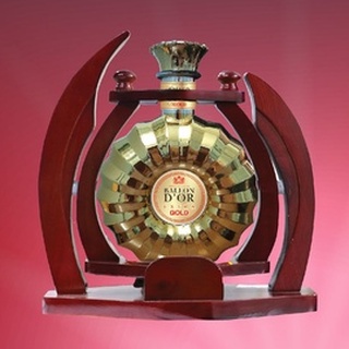 Kệ gỗ để rượu vang + ballon d'or extra gold 700ml