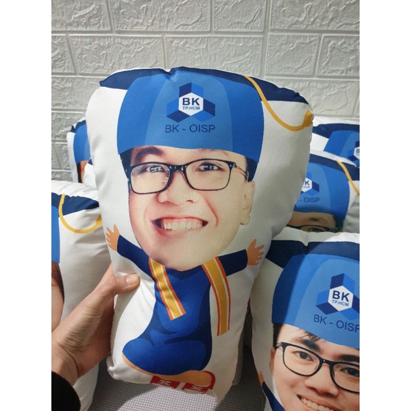 Gối chibi ghép ảnh tốt nghiệp