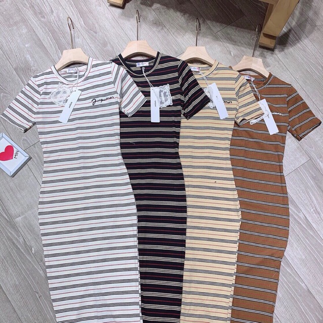 Váy body kẻ