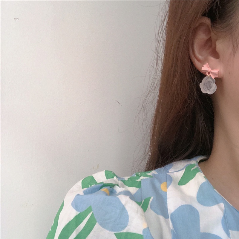 Bông Tai Hoa Trà Trong Suốt Đính Nơ Xinh Xắn