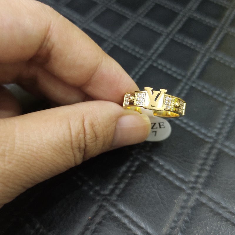 Nhẫn Nữ Đính Đá Nhân Tạo Titan Ko Đen TT 4320