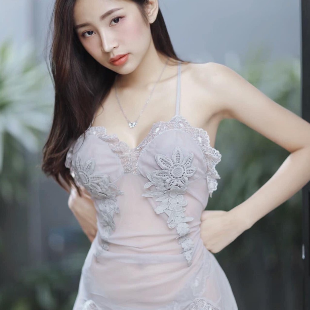 Váy ngủ sexy form ngắn hai dây chéo lưng xuyên thấu ren hoa dọc kèm chip ren màu xám lạ mắt