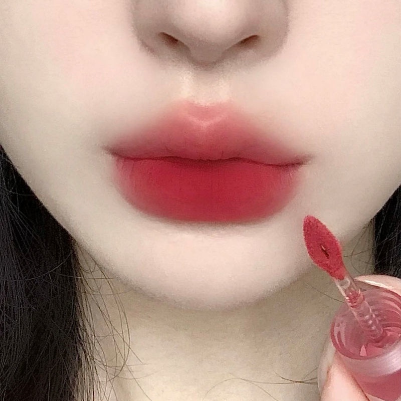 Son Kem Màu Nhung Lì Lâu Trôi Không Thấm Nước Thiết Kế Hình Gấu Dễ Thương